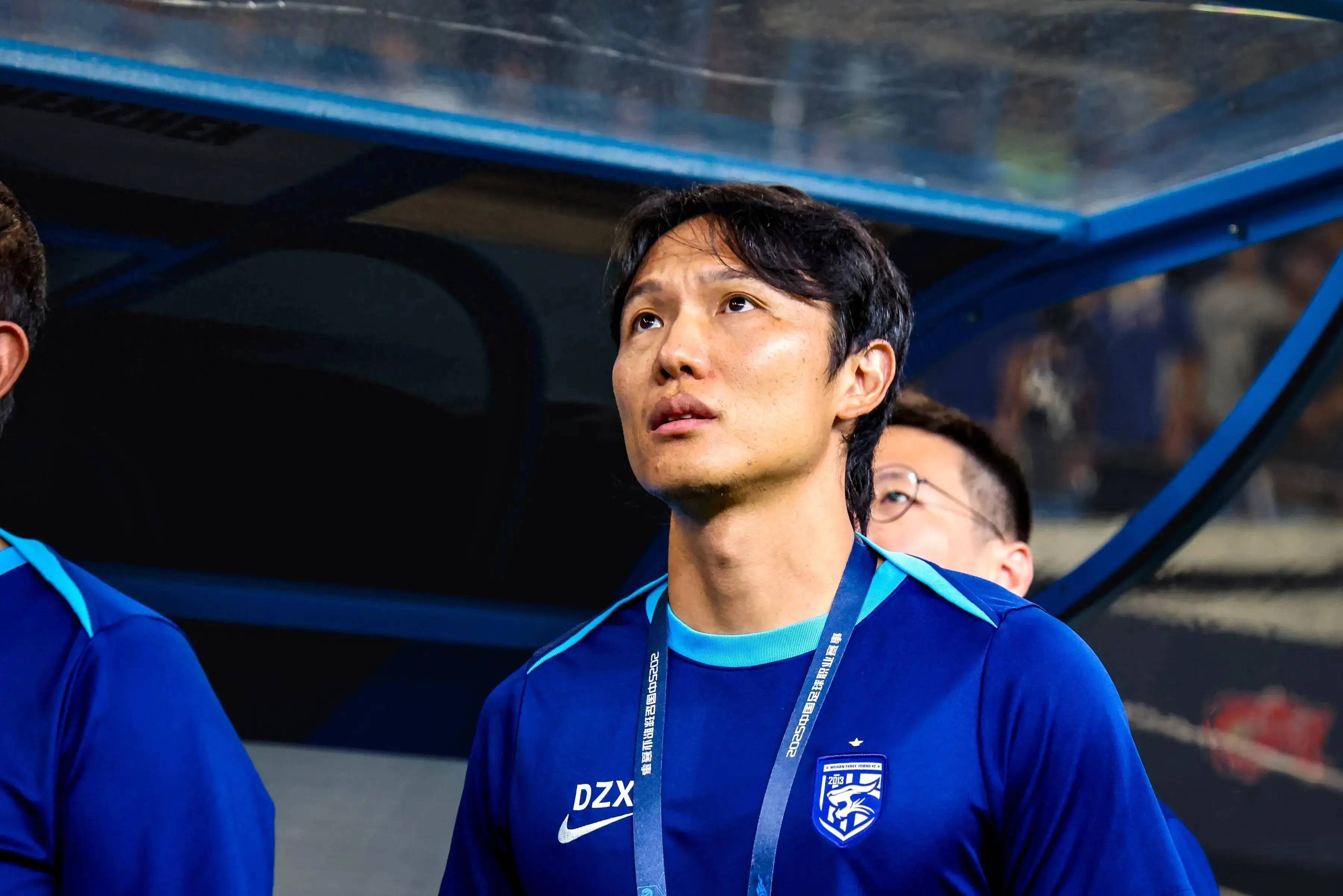 问鼎官网 -包含里程碑夜！武汉三镇防线松动，德国杯关键时刻刷纪录，引发热议，临场指挥获称赞的词条