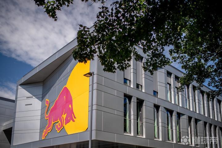 问鼎官网 -转折点莱比锡外线爆发；全明星赛集结日攻防权衡；质疑声仍在；临场指挥获称赞(莱比锡大会战)