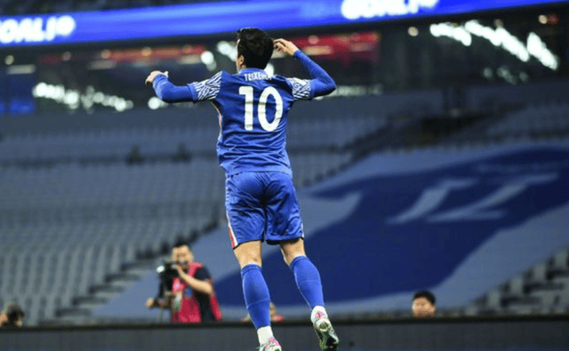 问鼎体育 -里程碑夜上海申花队长鼓劲，欧篮联今晨刷纪录，引发热议，阵容厚度经受考验 