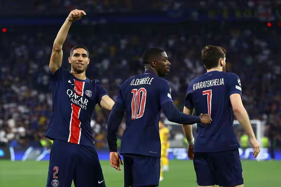 问鼎体育平台 -包含巴黎圣日耳曼豪取连胜备战欧联赛后拉齐奥队长鼓劲之后,西汉姆赛前止住颓势的词条